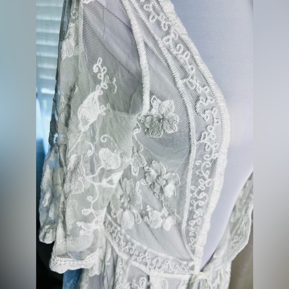 While Lace Cover Up for Swimsuit or shorts. One size only. Perfect for Summer - Picture 6 of 8